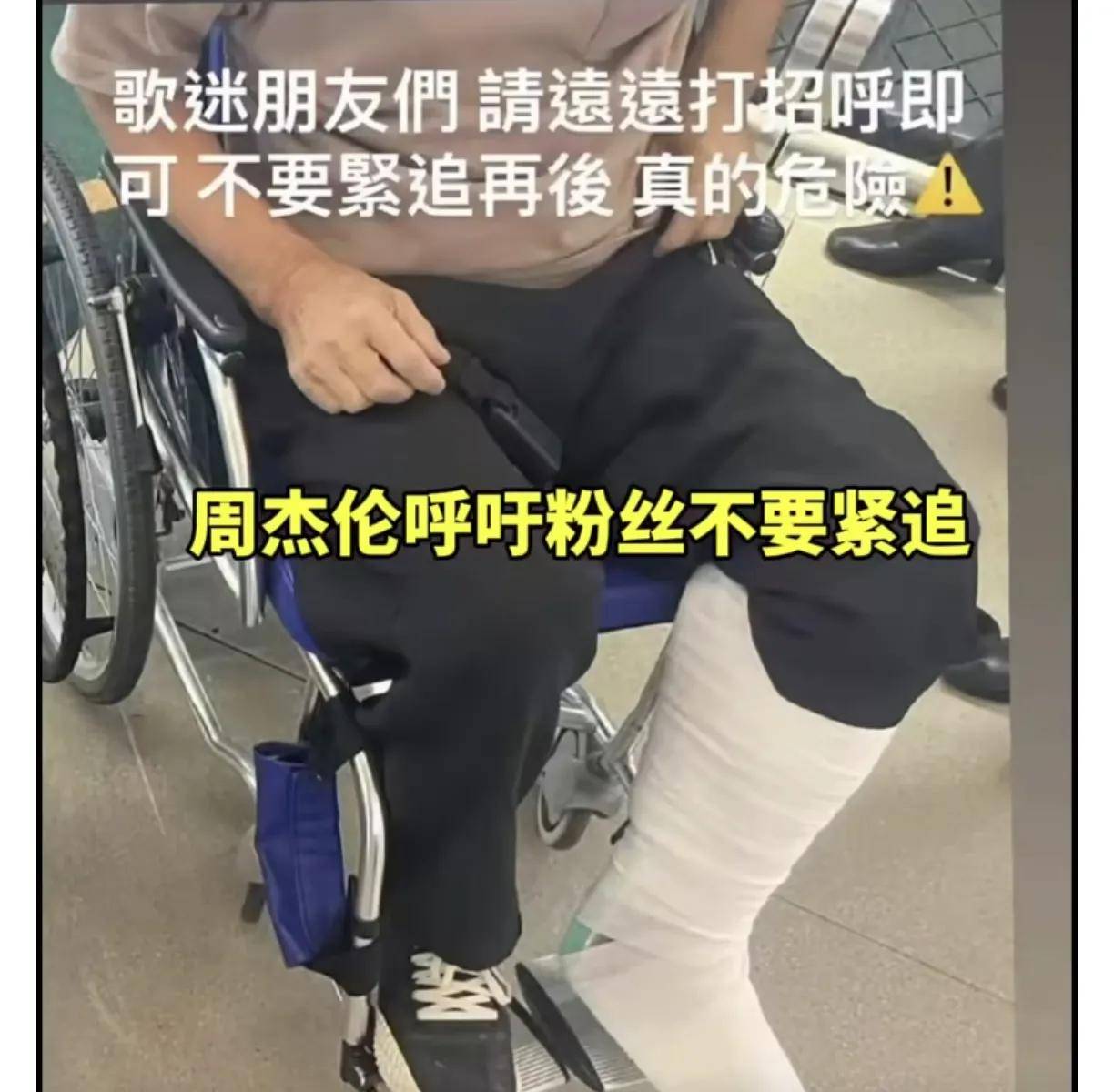 足球巨星意外现身街头打招呼