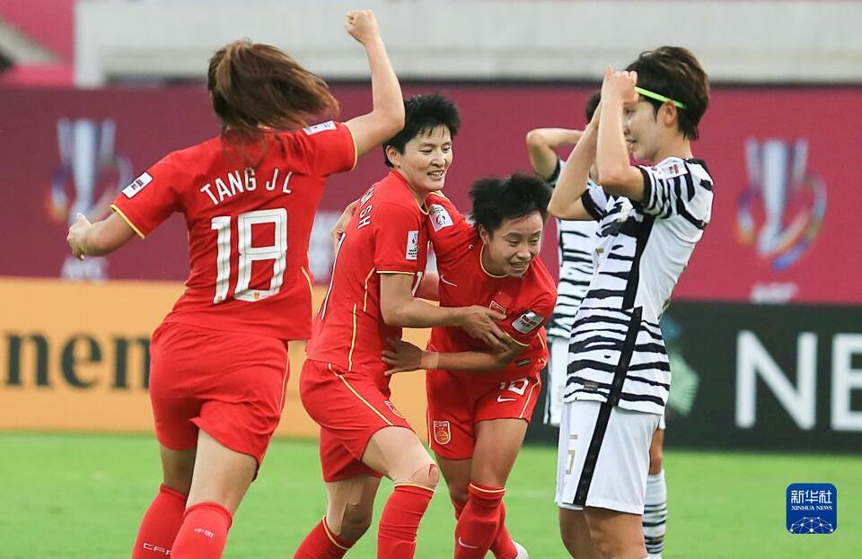 韩国女子足球队赢得国内锦标赛冠军